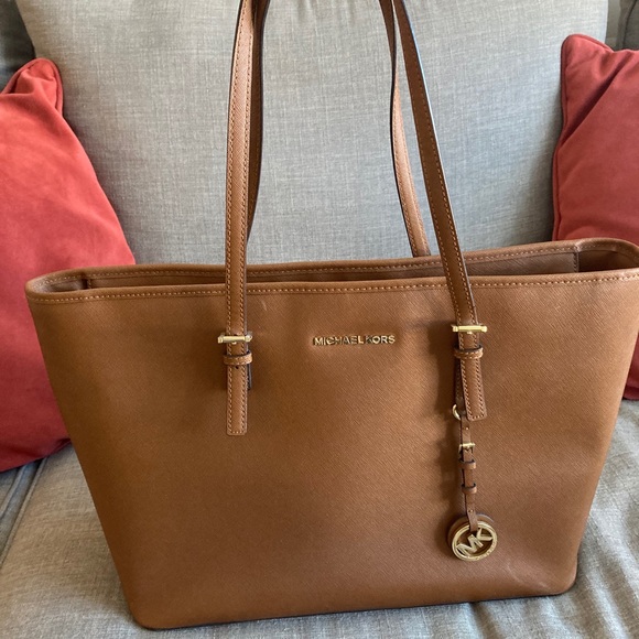 Michael Kors large tote work bag. - Picture 3 of 9